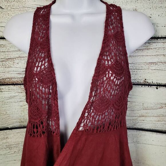 Vanity Women’s Sleeveless Vest Maroon Crochet Lace Suede Look Size M - Picture 2 of 7